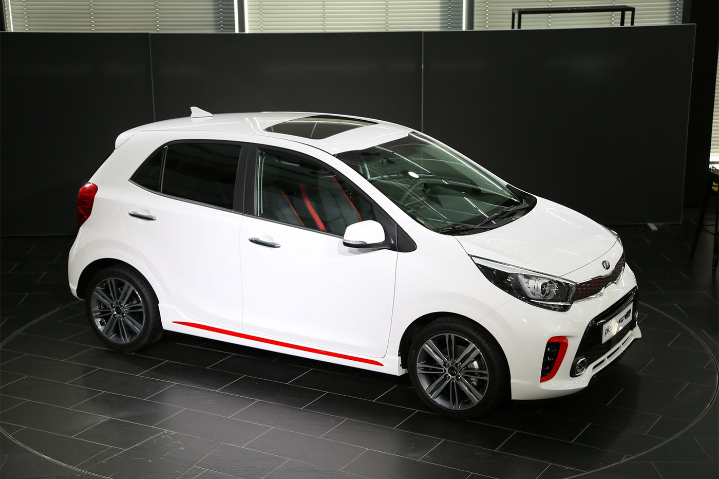 2017-kia-picanto-14.jpg