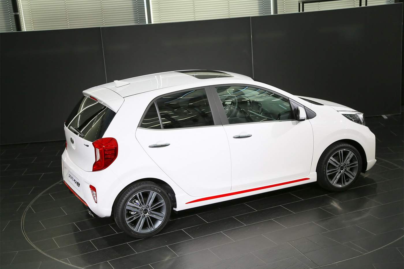 2017-kia-picanto-15.jpg