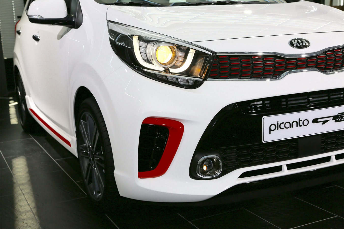 2017-kia-picanto-29.jpg